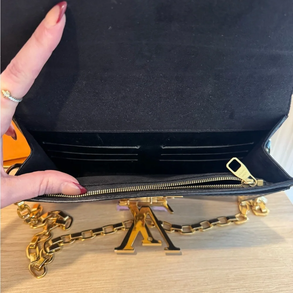 Louis Vuitton black Vivienne shoulder bag - Picture 8 of 10